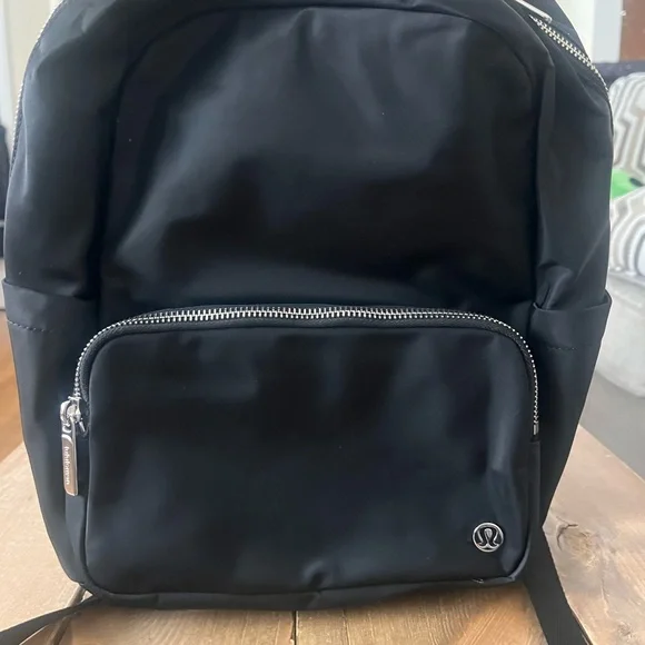 lululemon athletica everywhere backpack 11.5 L - Picture 3 of 8